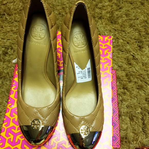 SOLD ⬆️Authentic tory Burch wedge - Picture 3 of 8